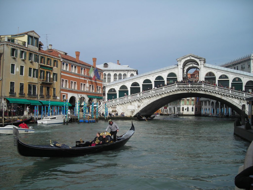 calles, puentes y canales de venecia en carnaval