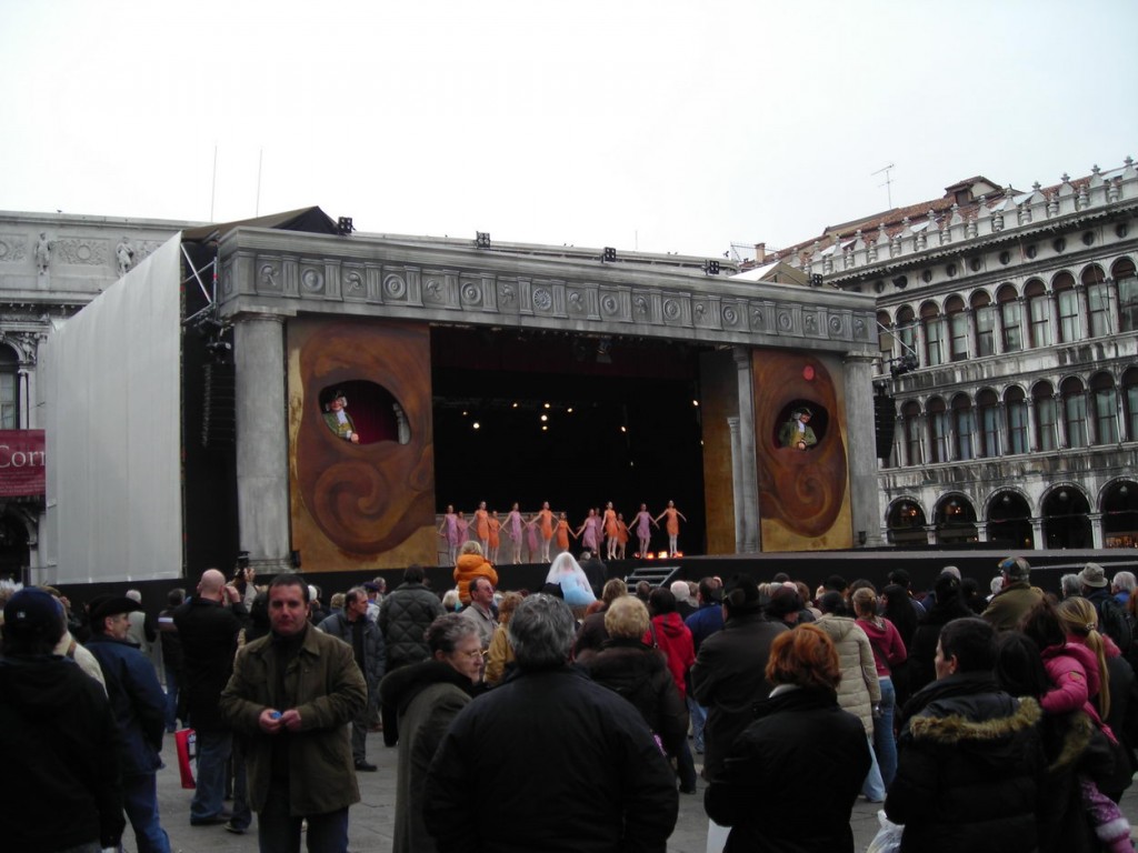 Concurso de disfraces en la plaza Sant Marcos de Venecia