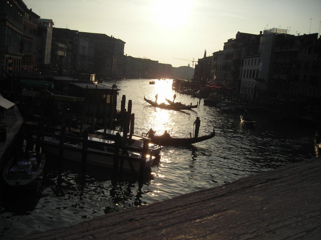 calles, puentes y canales de venecia en carnaval