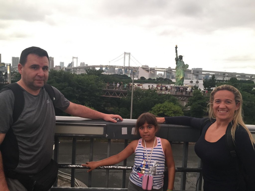 Isla de Odaiba con la estatua de la libertad en Tokyo